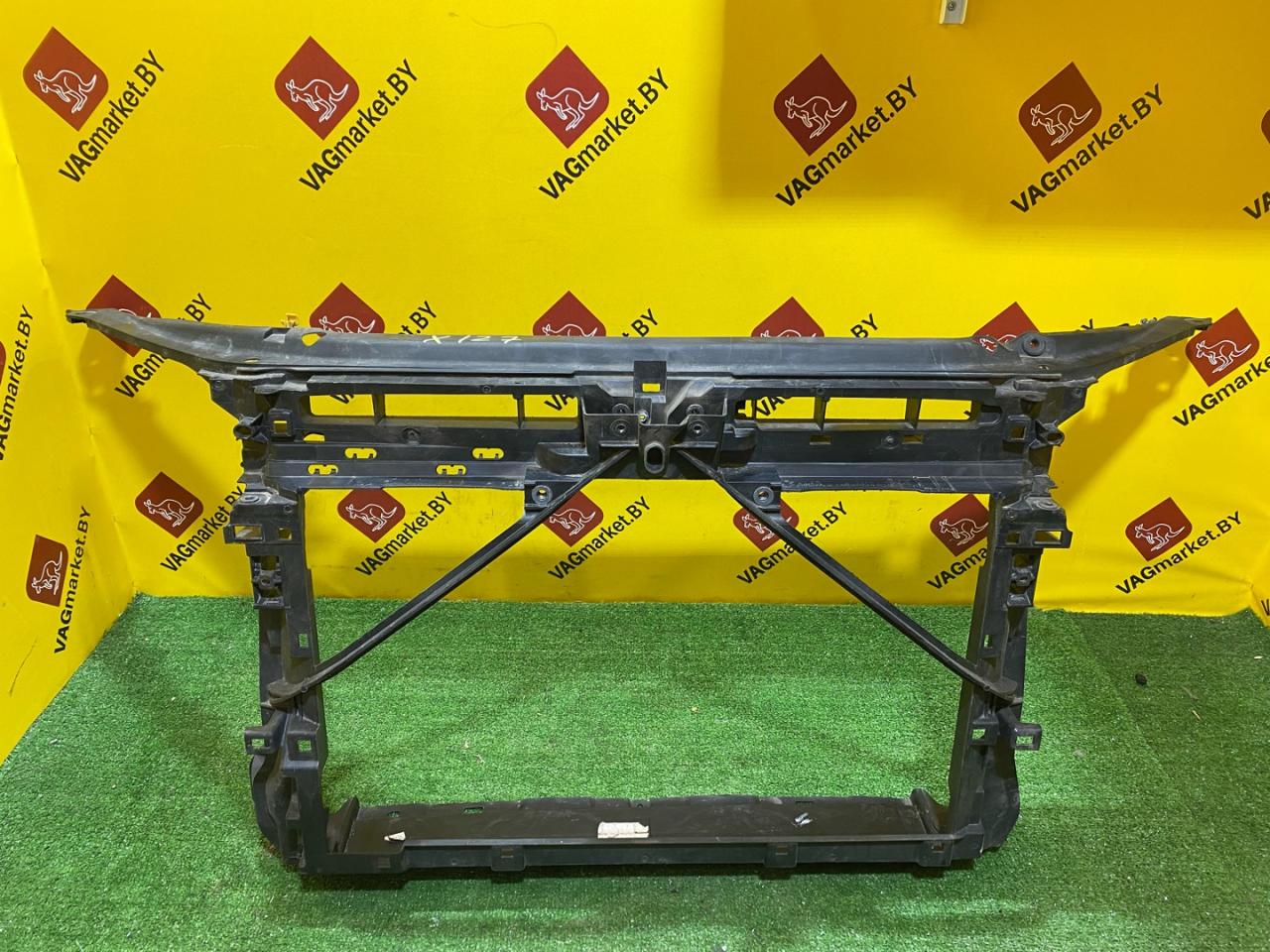 передняя панель крепления облицовки (телевизор) Skoda Octavia 3 поколение (A7) 2016, 1.8 л., бензин, 5E0805588C - фото №1