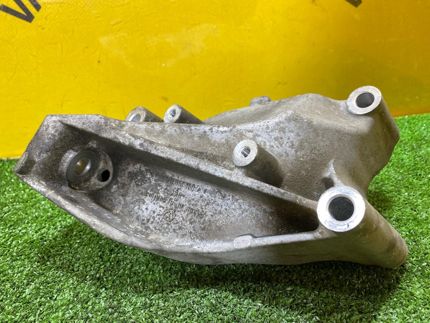 кронштейн двигателя Volkswagen Amarok 1 поколение 2H 2012, 2.0 л., дизель, 03L199307