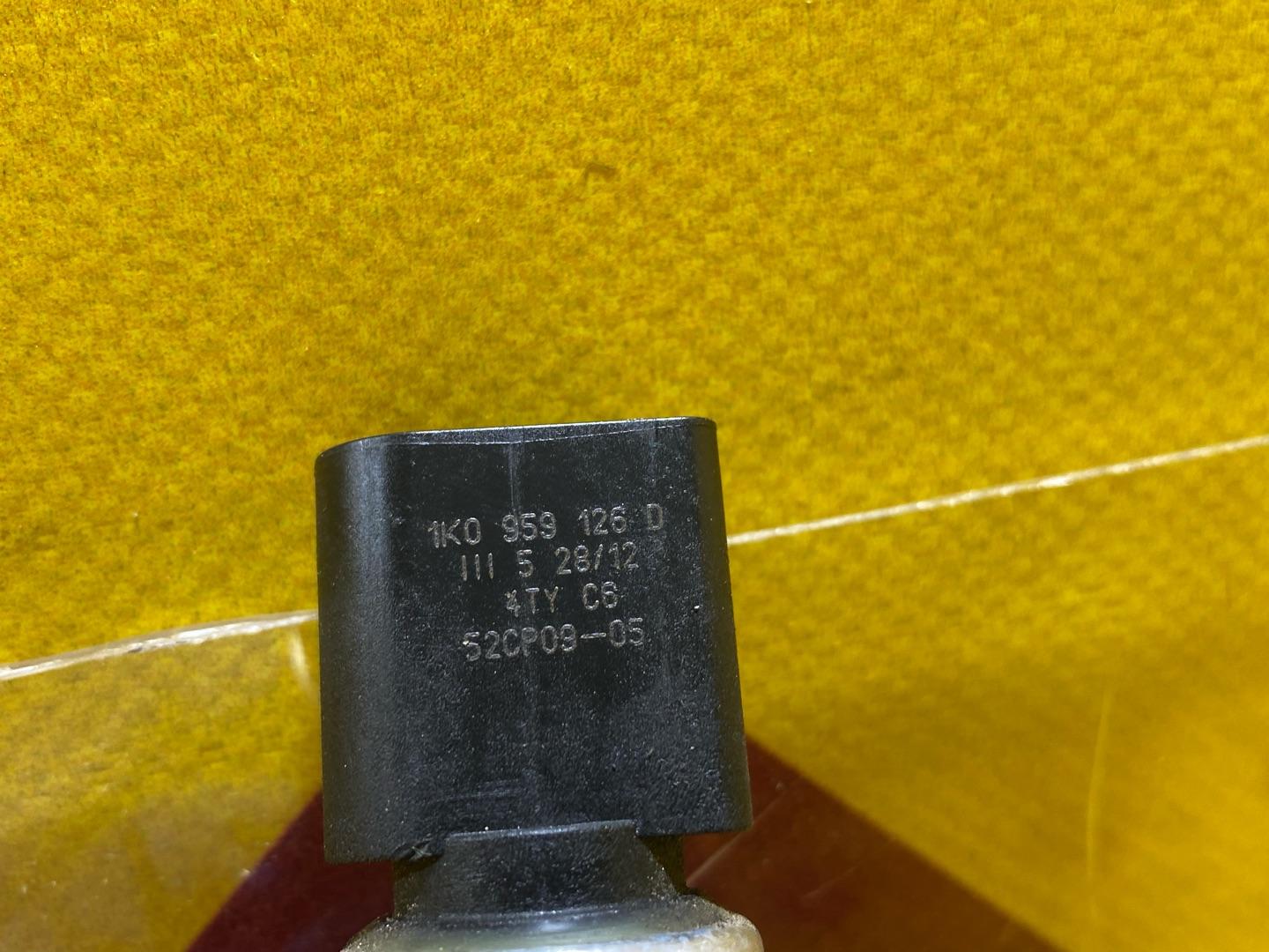 датчик кондиционера Audi Q3 8U 2012, 2.0 л., бензин, 1K0959126D - фото №6