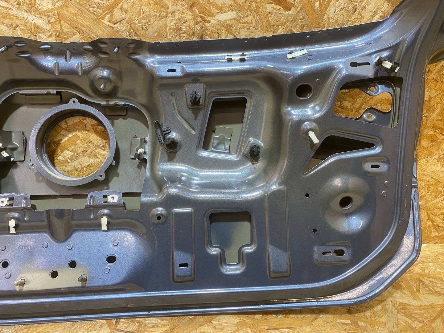 крышка багажника (дверь 3-5) Volkswagen Passat B8 2016, 2.0 л., дизель, 3G9827025 - фото №16