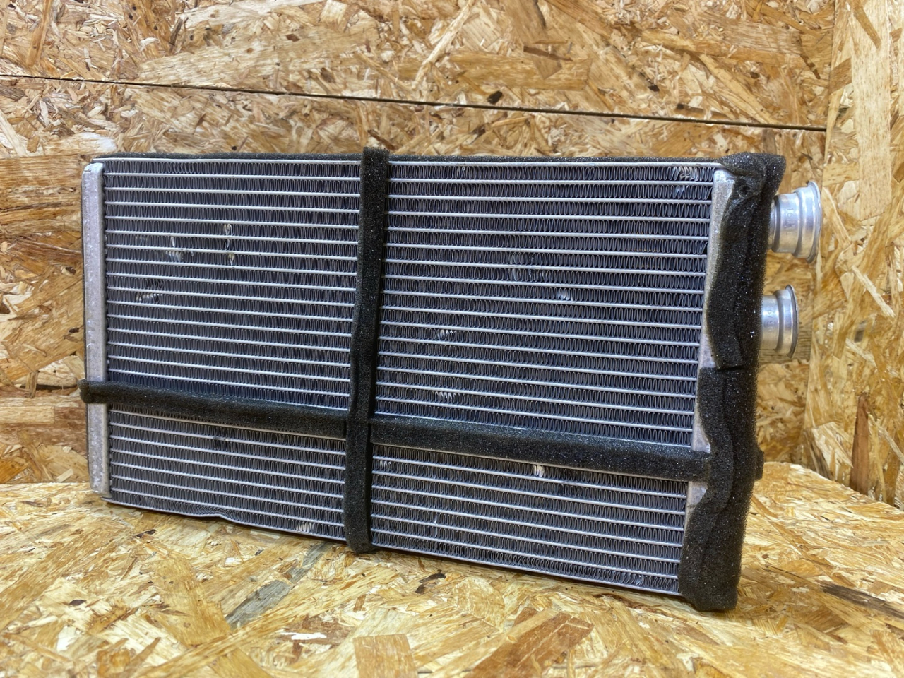 радиатор отопителя (печки) Audi A4 B9 2016, 2.0 л., бензин, 4M0898037C - фото №1