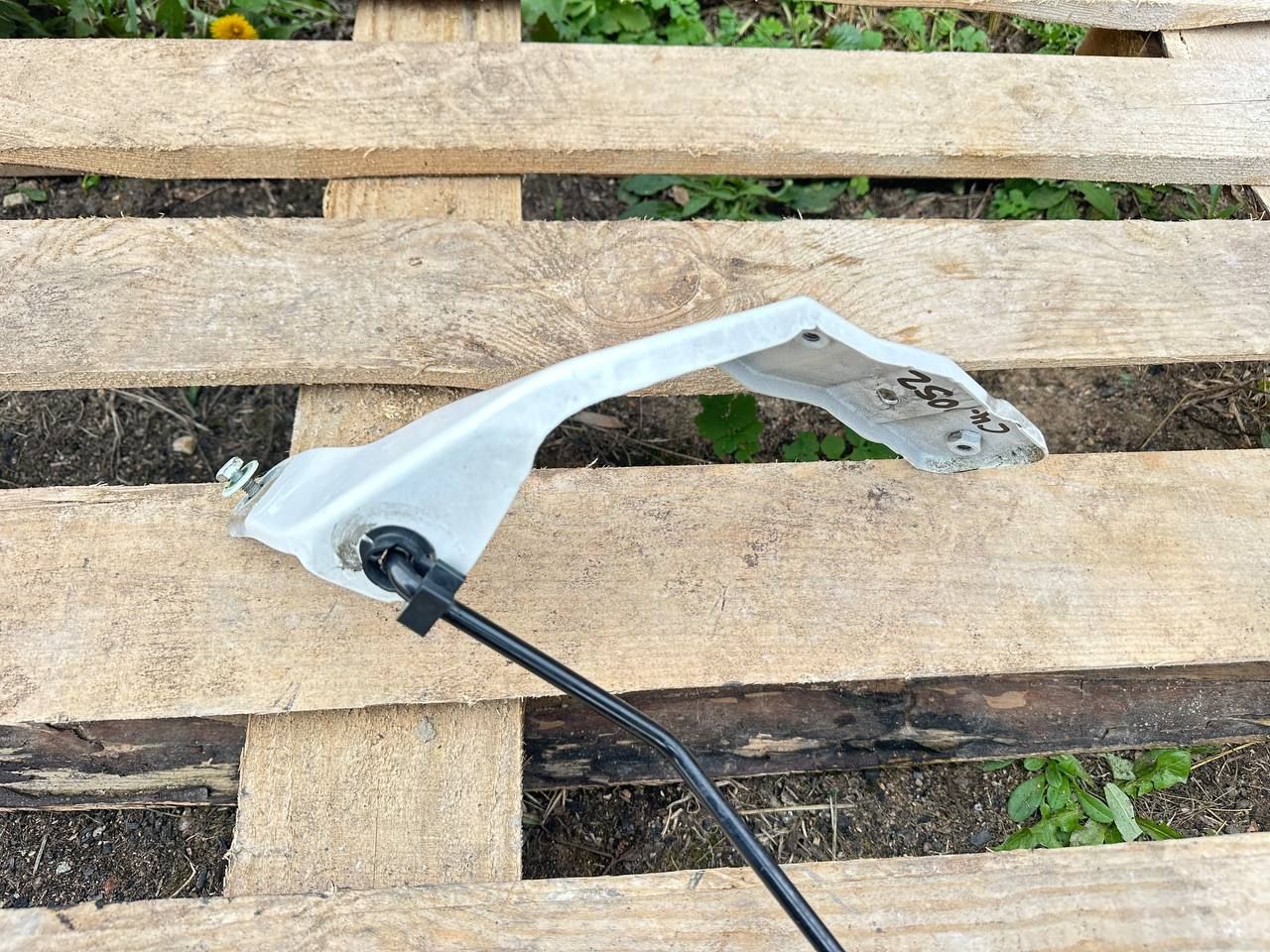 крепление ( кронштейн ) крыла Citroen C4 Spacetourer 1 поколение 2022, 1.5 л., дизель, АКПП, 017243S02 - фото №1