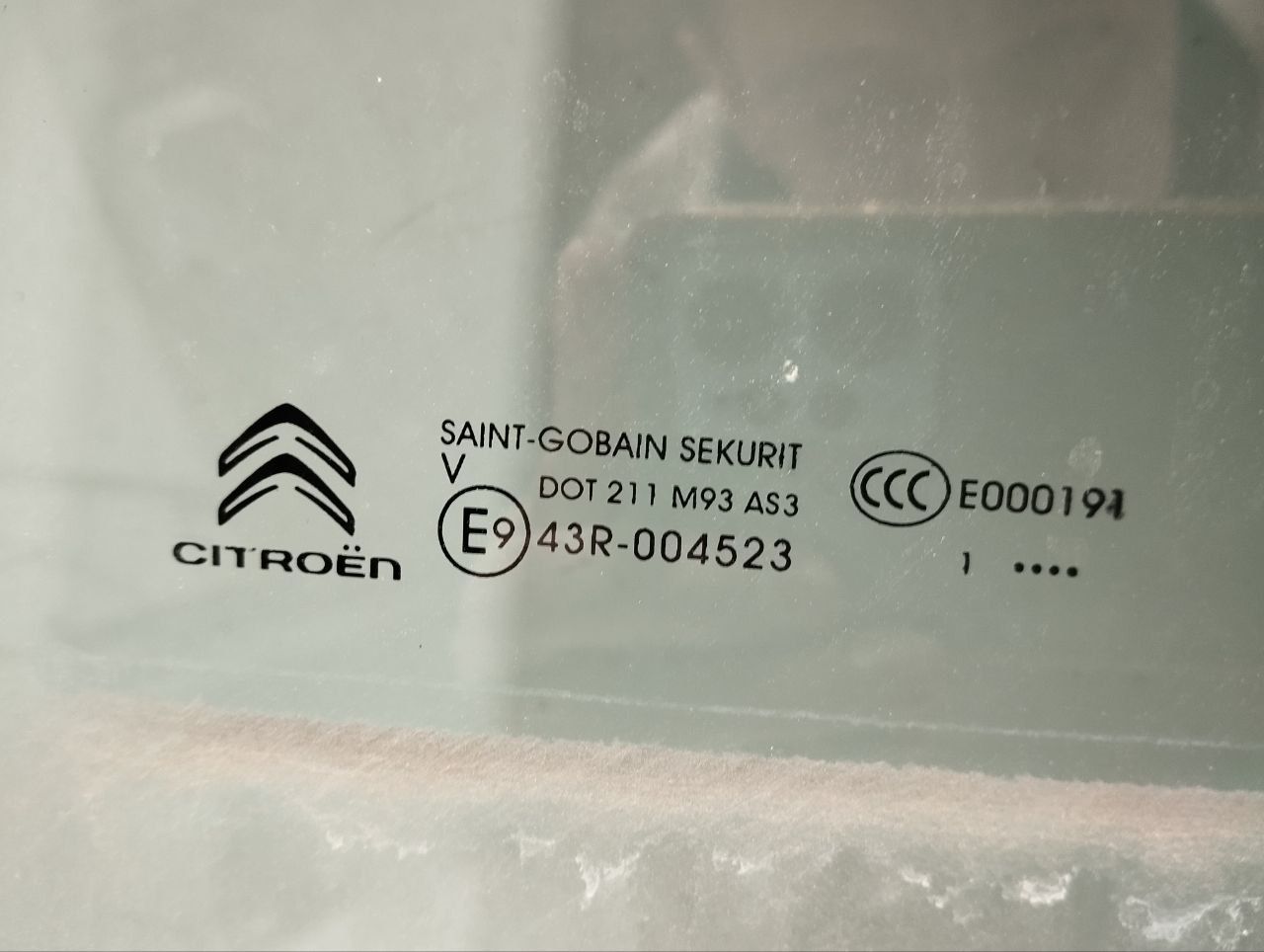 стекло двери задней левой Citroen C4 Spacetourer 1 поколение 2022, 1.5 л., дизель, АКПП - фото №1