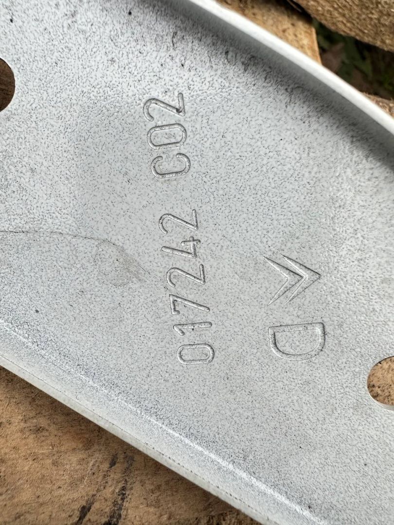 крепление ( кронштейн ) крыла Citroen C4 Spacetourer 1 поколение 2022, 1.5 л., дизель, АКПП, 017242C02 - фото №1