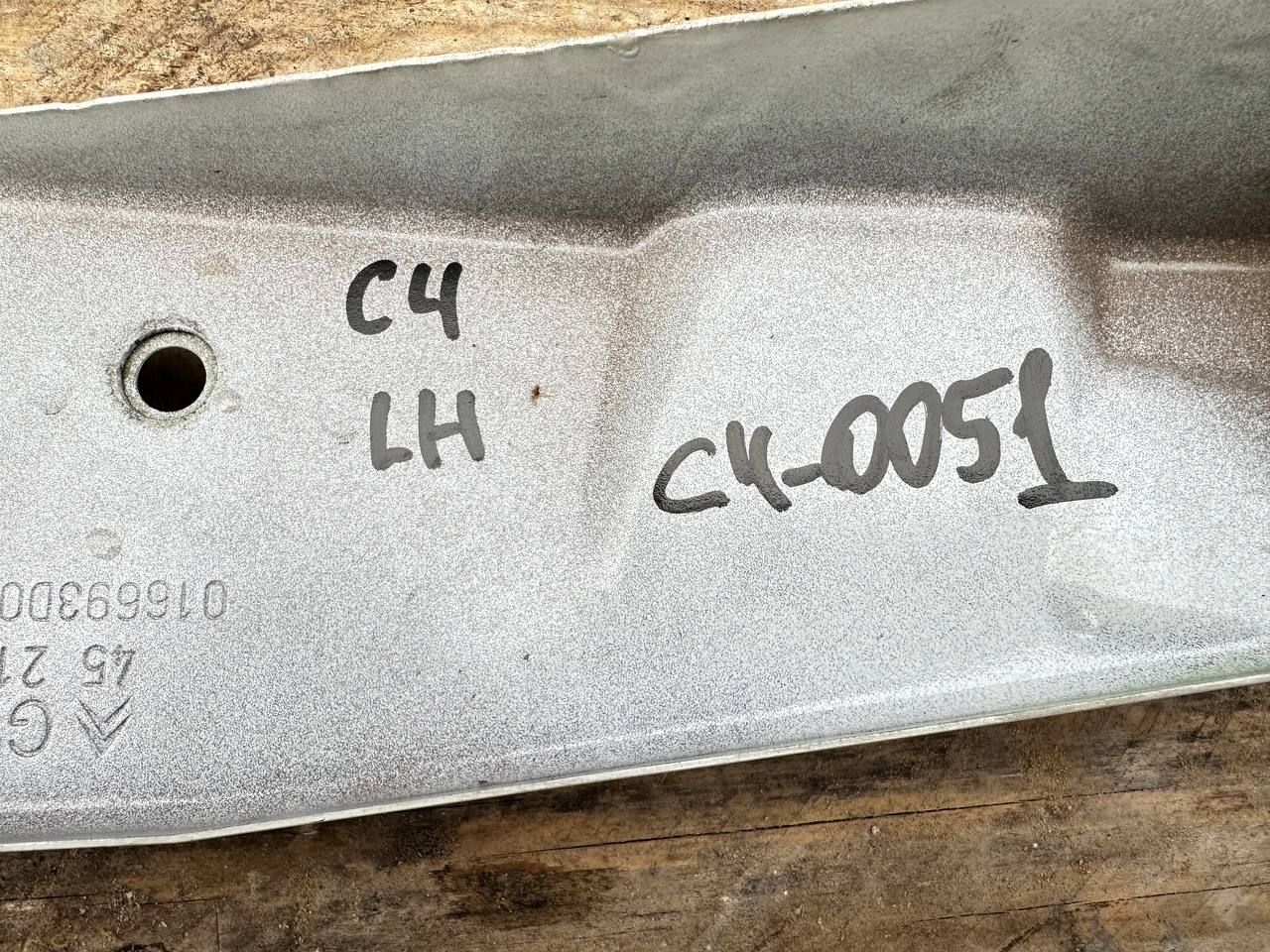 крепление ( кронштейн ) крыла Citroen C4 Spacetourer 1 поколение 2022, 1.5 л., дизель, АКПП, 016693D04 - фото №1