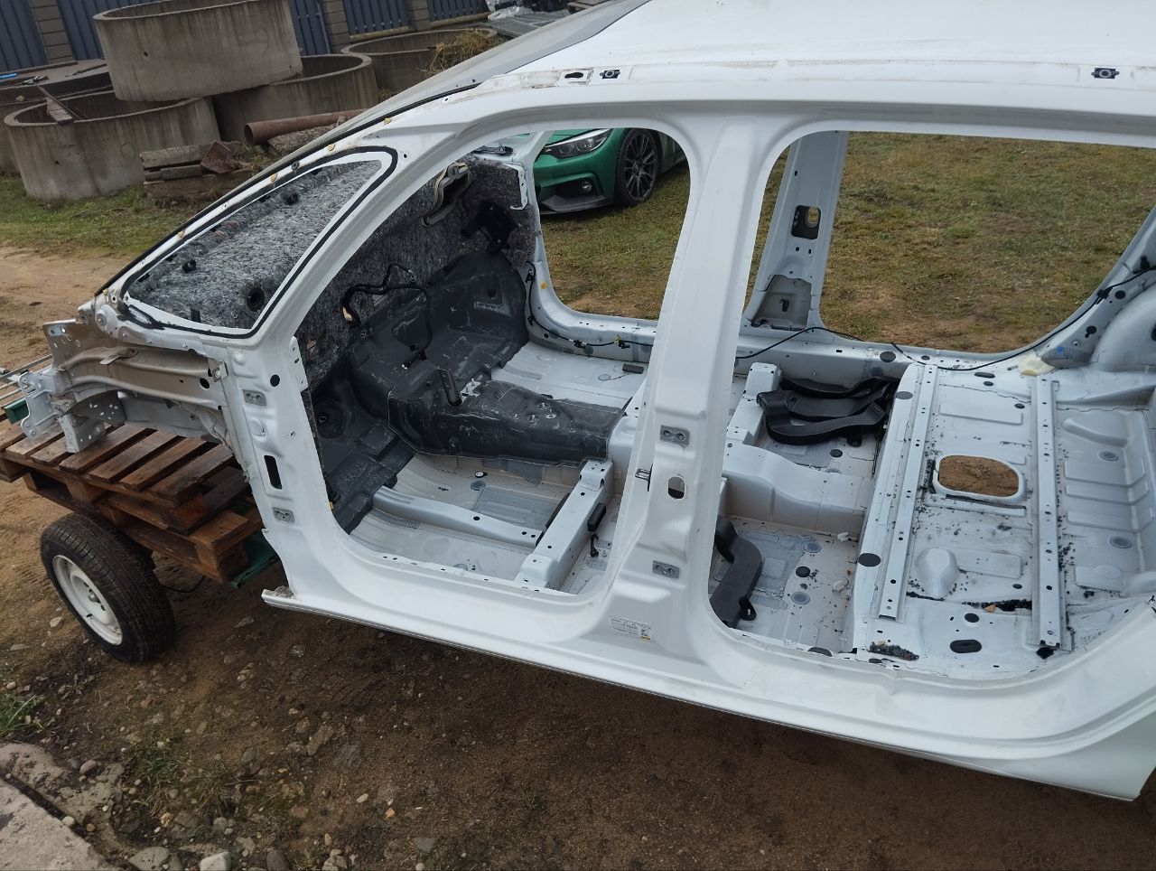 Стойка кузовная центральная левая Citroen C4 Spacetourer 1 поколение 2022, 1.5 л., дизель, АКПП - фото №1