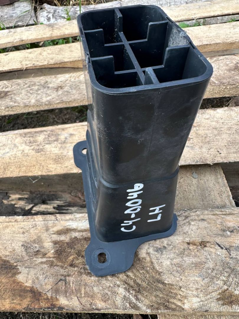 усилитель бампера переднего Citroen C4 Spacetourer 1 поколение 2022, 1.5 л., дизель, АКПП, 9676575880 - фото №1