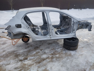 часть кузова (вырезанный элемент) Renault Megane 4 поколение [рестайлинг] (2020 - 2026), 1.5 л., дизель, хетчбэк 5 дв.