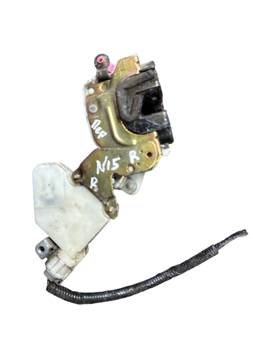 замок двери передней правой Nissan Almera N15 1998
