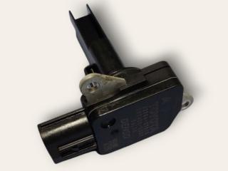 расходомер воздуха Toyota Prius V 1 поколение ZVW41 2015, 1.8 л., 2220437010