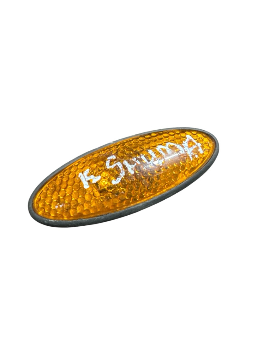 повторитель поворота на крыле Kia Shuma 1 поколение 1999, хетчбэк 5 дв. - фото №1