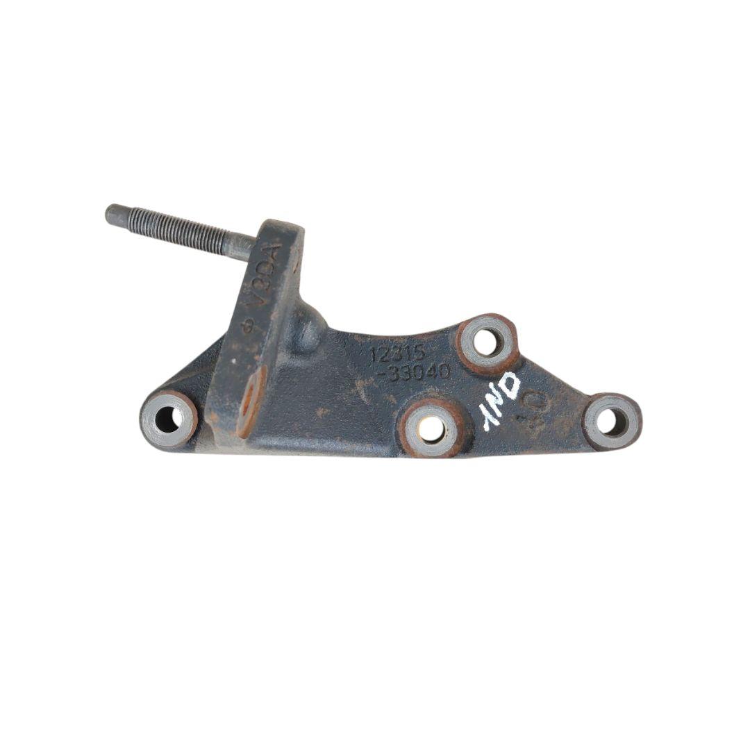 кронштейн двигателя Toyota Yaris XP9 2006, 1.4 л., дизель, 12315-33040 - фото №1