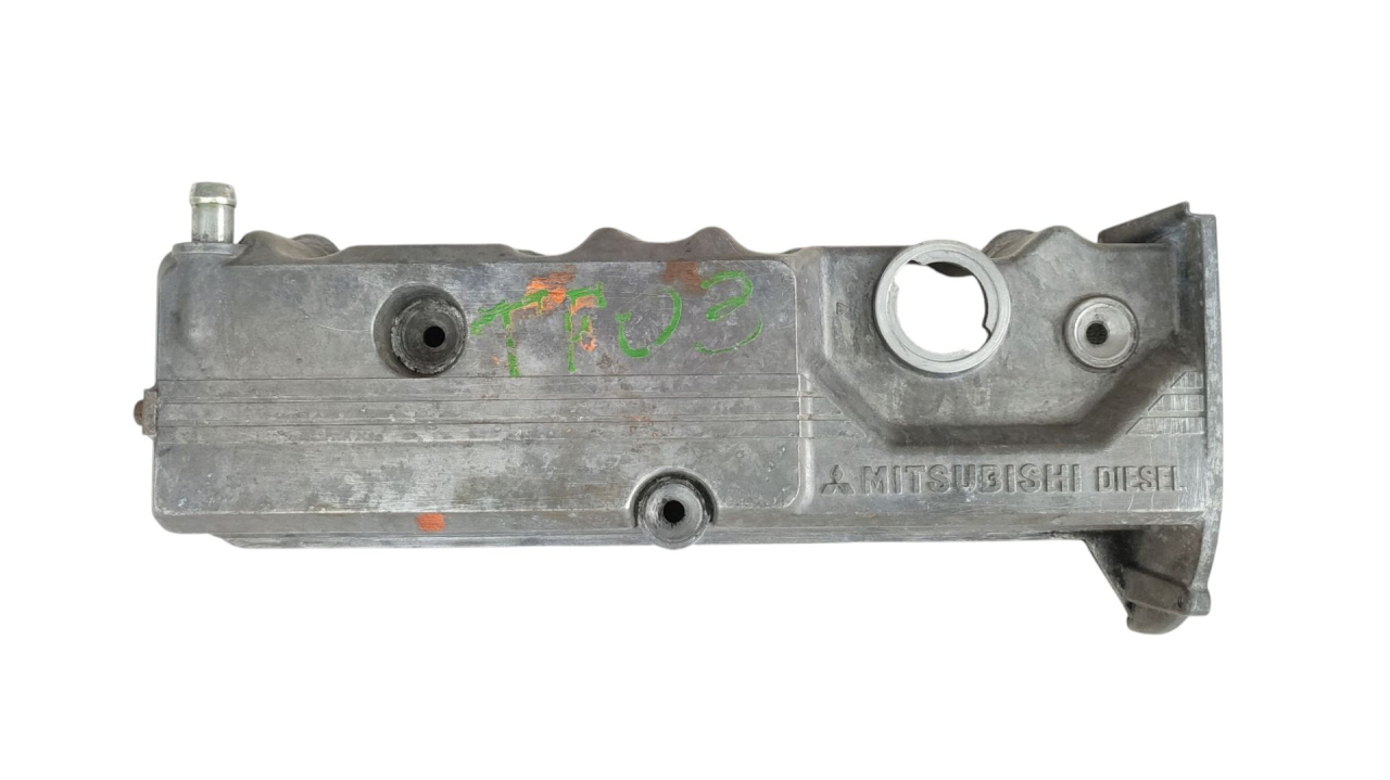 клапанная крышка Mitsubishi Space Wagon 2 поколение (Typ N30/N40) 1997, 2.0 л., 4D68 T, дизель, 500465 - фото №1