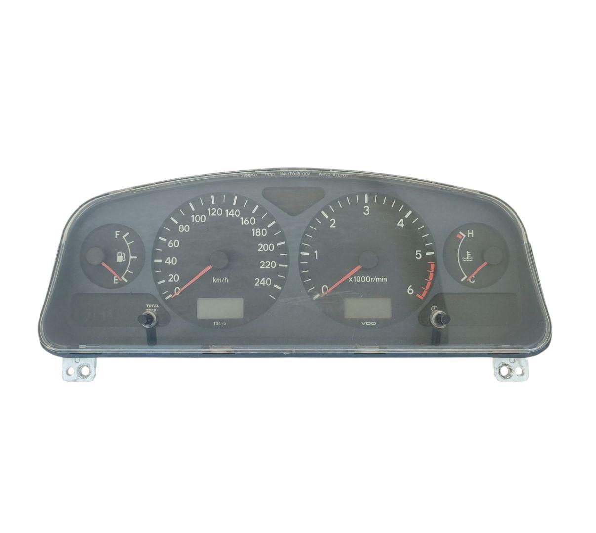 щиток приборов (приборная панель) Toyota Avensis 1 поколение (T220) 1999, 2.0 л., 2C-TE, дизель, МКПП, 83800-05310, 88458014 - фото №1