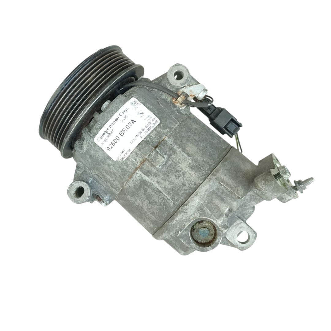 компрессор кондиционера Nissan Qashqai 1 поколение 2008, 1.6 л., HR16DE, бензин, 92600-BR00A, 01140997 - фото №1