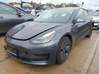 Tesla Model 3 1 поколение