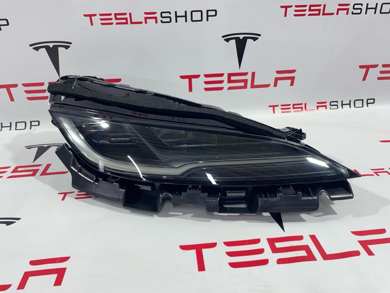 фара правая Tesla Model 3 2 поколение 2025, 1694087-00-I, 1760889-00-E - фото №1