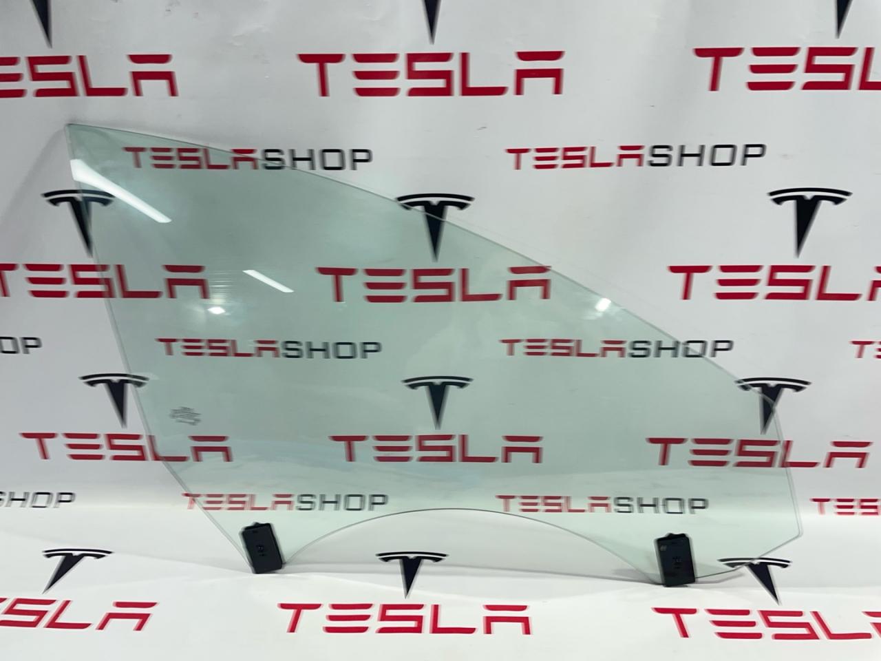 стекло двери передней правой Tesla Model 3 2 поколение 2025, 1568569-00-C - фото №1
