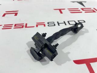 ограничитель открывания двери задней Tesla Model 3 1 поколение 2019, 1089509-00-B