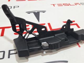 Кронштейн накладки, стойки C Tesla Model X 1 поколение [рестайлинг] 2022, 1056083-00-C, 1051825-00-B