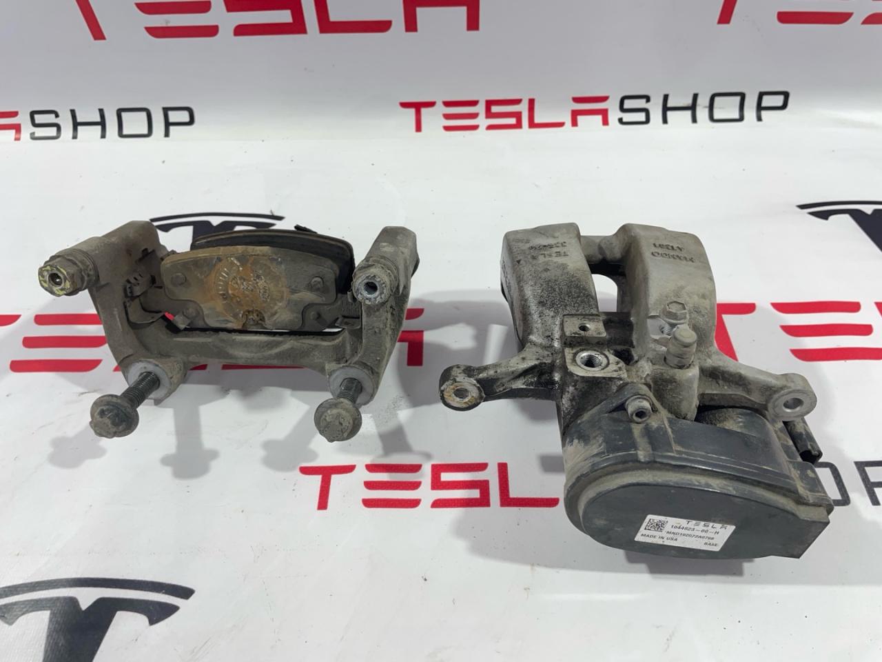 суппорт задний левый Tesla Model 3 1 поколение 2019, 1044623-00-H - фото №1