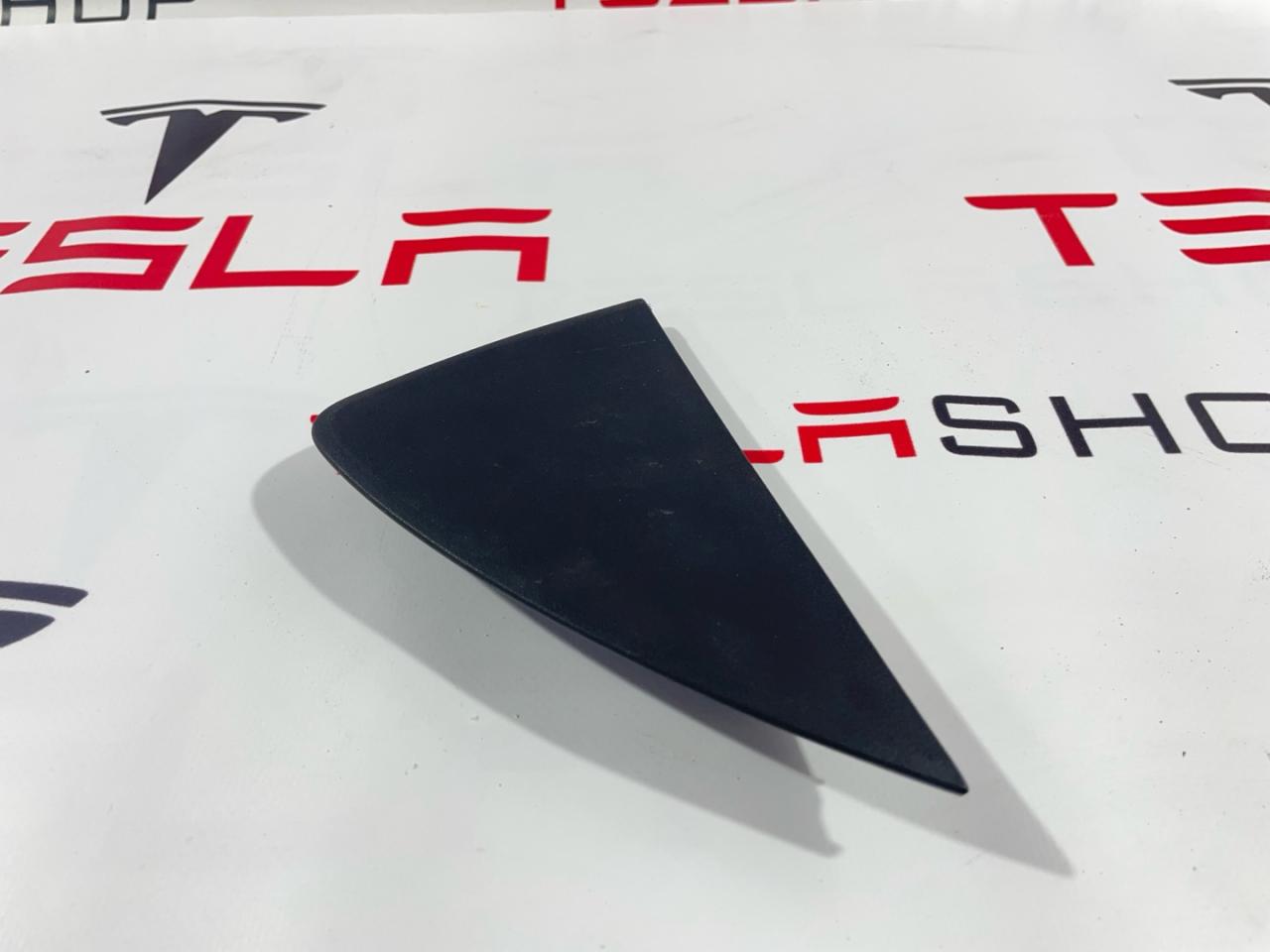 Накладка боковая торпеды Tesla Model 3 1 поколение 2019, 1083362-00-D - фото №1