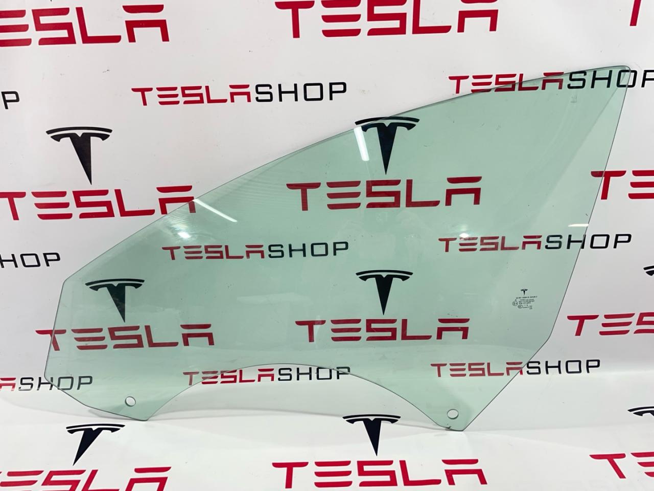 стекло двери передней левой Tesla Model 3 1 поколение 2019, 1077900-99-A - фото №1