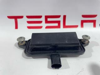кнопка открытия багажника Tesla Model X 1 поколение [рестайлинг] 2022, 1683736-00-B