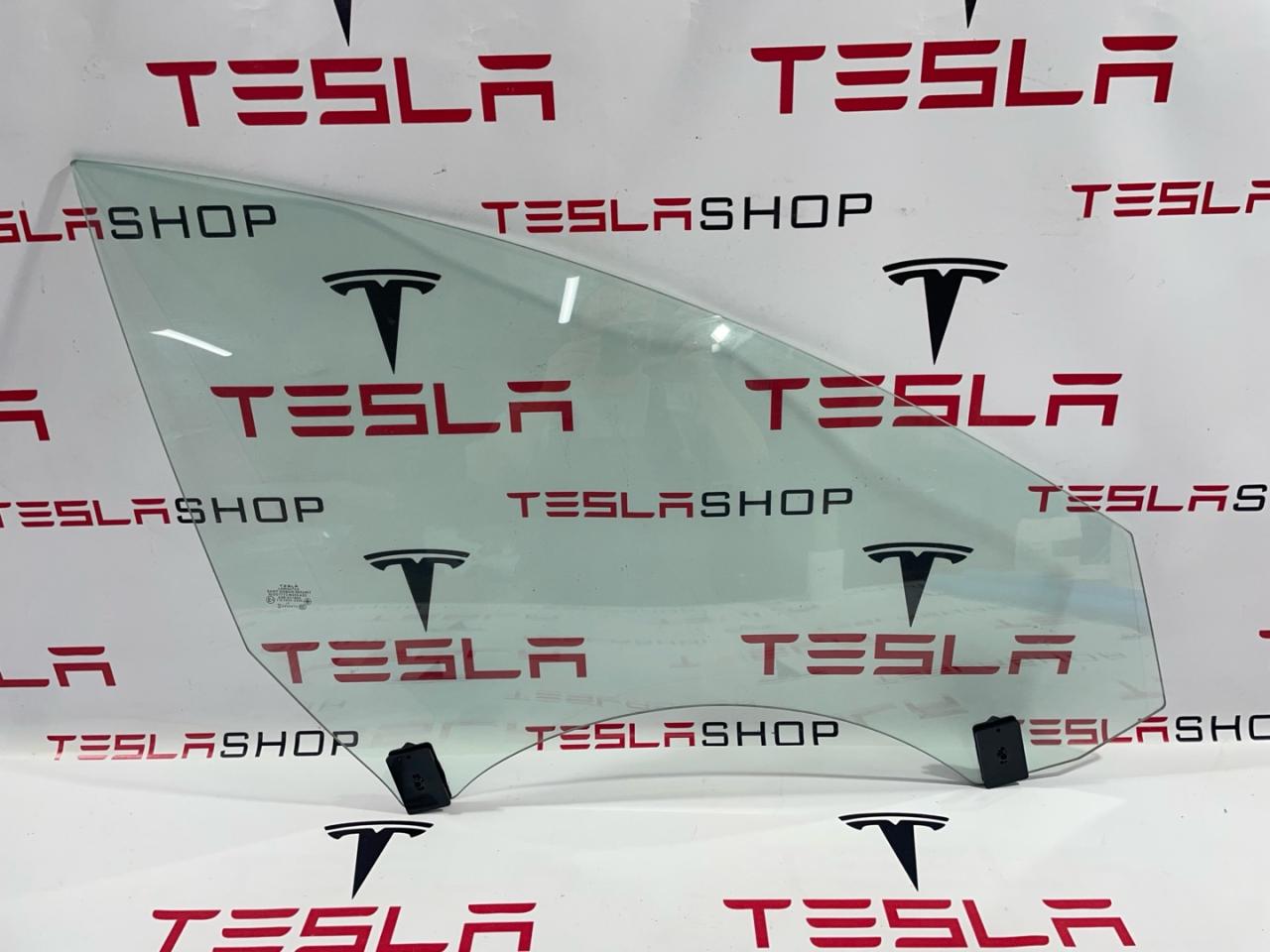 стекло двери передней правой Tesla Model 3 2 поколение 2025, 1568569-00-C - фото №1