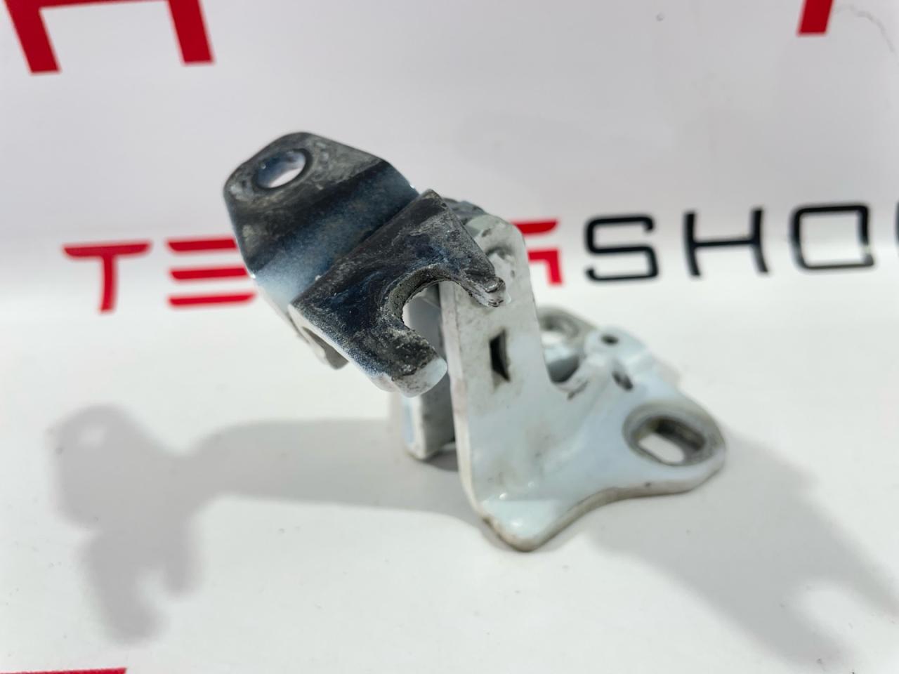 петля двери Tesla Model 3 1 поколение 2019, 1101035-00-F - фото №1