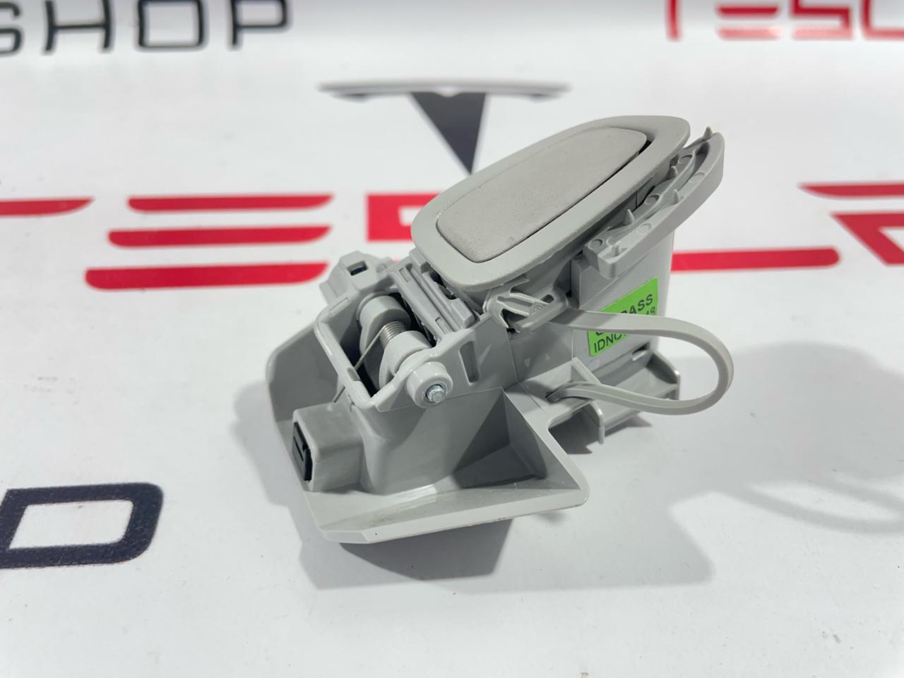 крючок для одежды Tesla Model 3 1 поколение 2019, 1099162-00-J, 1103402-00-G, 1101060-91-J - фото №1