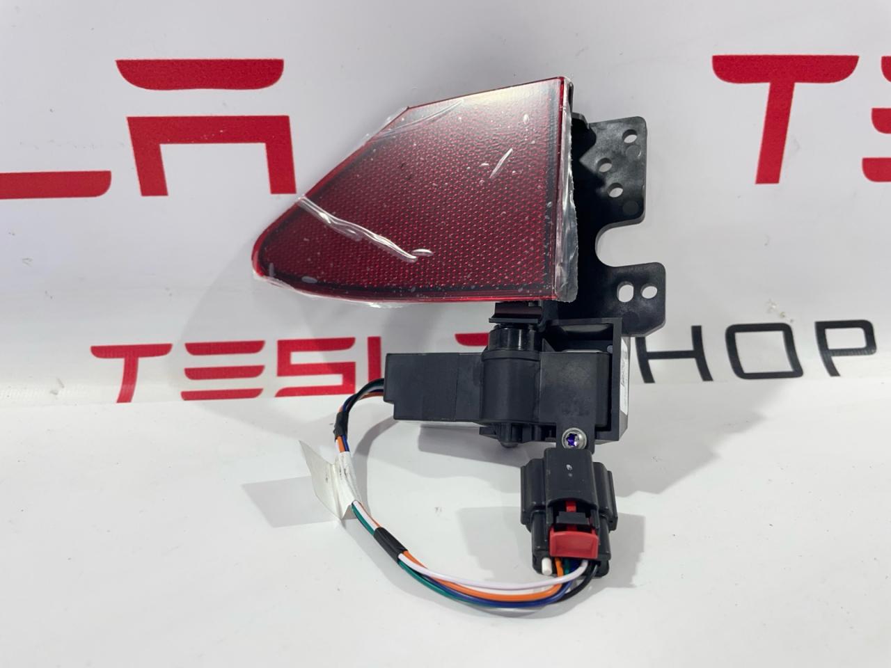 Люк порта зарядки Tesla Model X 1 поколение 2018, 1038548-00-I, 1038557-00-C, 1042766-00-J