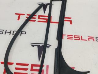 Уплотнитель стойки В (камера) Tesla Model X 1 поколение 2019, 1032153-00-C