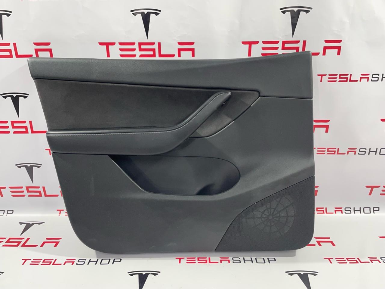 обшивка двери передняя левая Tesla Model Y 1 поколение 2021, 1497294-82-C, 1007151-70-C, 1498480-00-A - фото №1