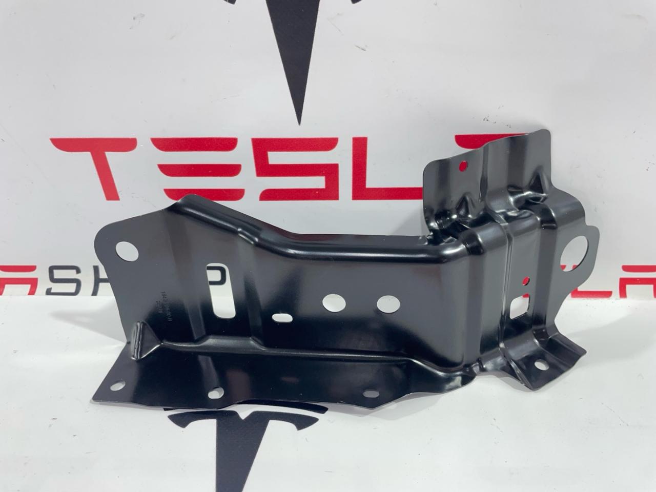 кронштейн усилителя переднего бампера нижний Tesla Model 3 2 поколение 2024, 1847106-00-B, 1694450-00-D, 1772362-00-E - фото №1
