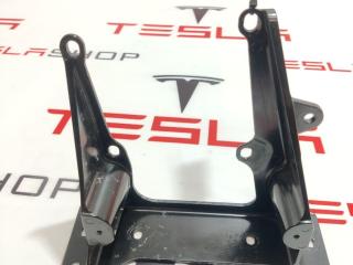 Кронштейн накладки, стойки В Tesla Model X 1 поколение 2016, 1052517-00-H