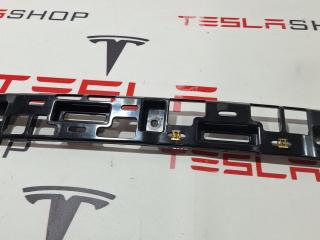 Кронштейн крепления накладки верхней дверного проема сокола Tesla Model X 1 поколение [рестайлинг] 2022, 1108819-00-B
