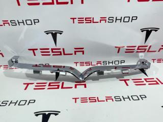 Накладка V-образная декоративная переднего гриля хром (птичка) Tesla Model S 1 поколение [рестайлинг] 2019, 1056377-00-E, 1065233-00-C