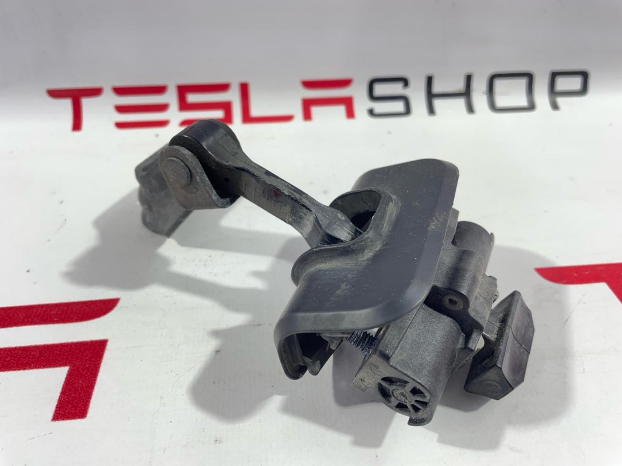 ограничитель открывания двери Tesla Model 3 1 поколение 2019, 1089507-00-D, 9507-C, 19030 - фото №1