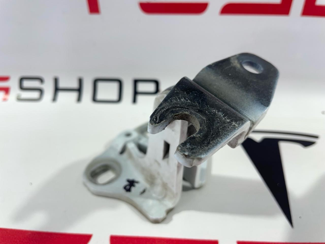 петля двери Tesla Model 3 1 поколение 2019, 1101034-00-F - фото №1