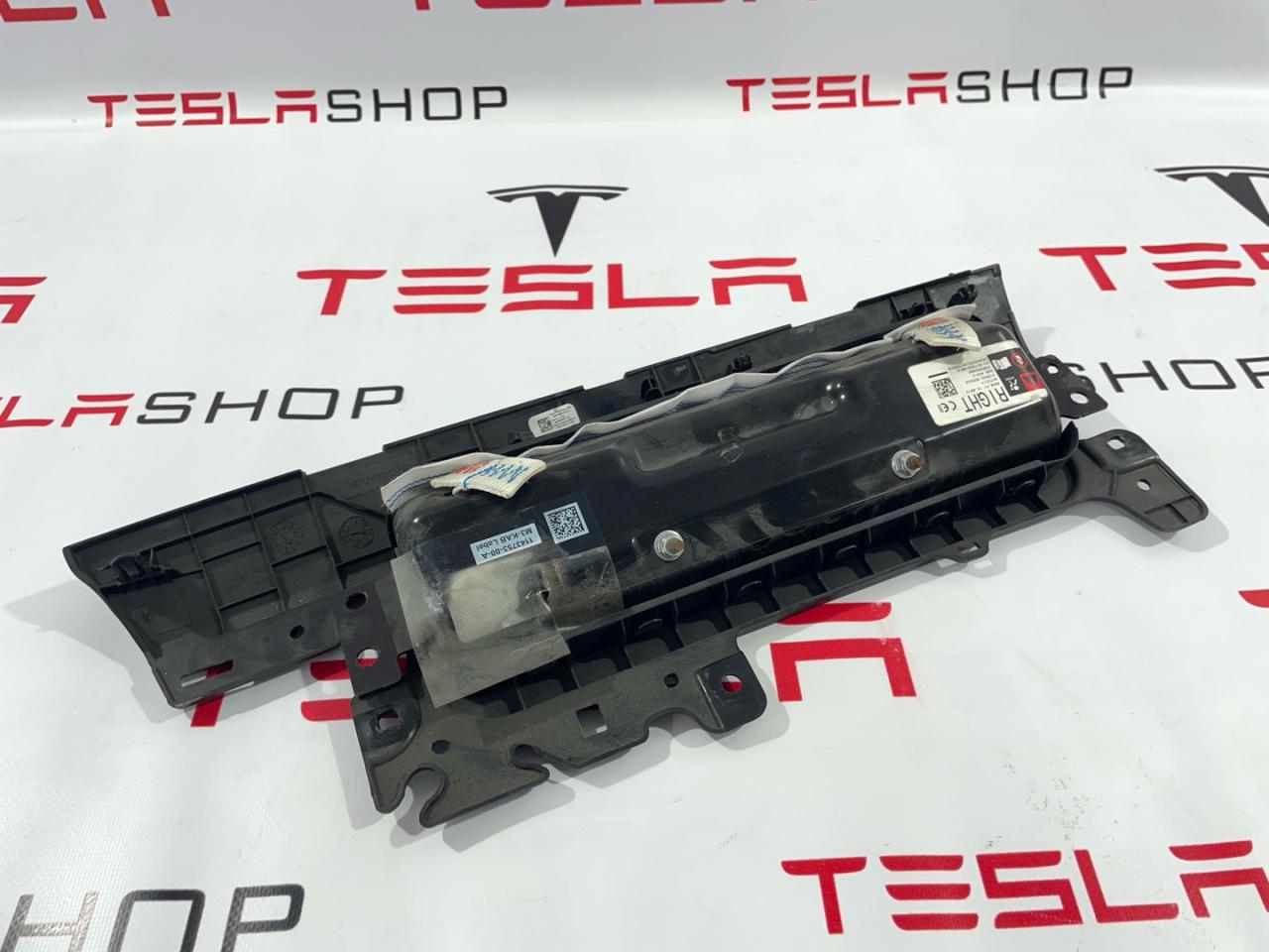 подушка безопасности коленная Tesla Model 3 1 поколение 2019, 1077826-00-D, 1083350-00-E, 1143753-00-A - фото №1