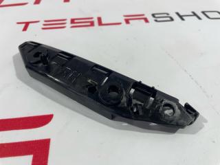 Кронштейн крепления направляющая бампер крыло Tesla Model 3 1 поколение 2019, 1084182-00-E