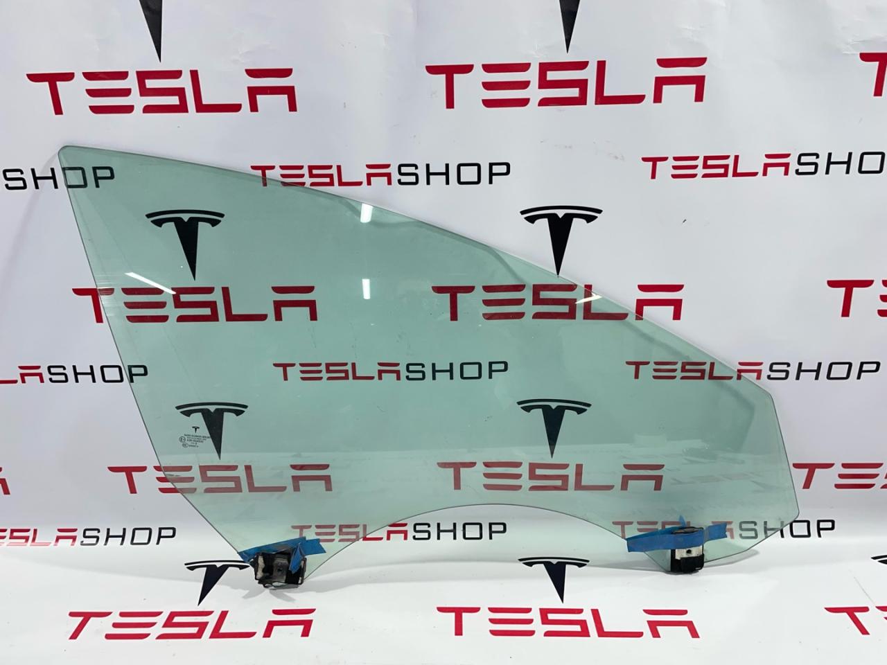 стекло двери передней правой Tesla Model 3 1 поколение 2019, 1077901-99-A - фото №1