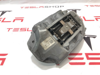 суппорт передний правый Tesla Model 3 1 поколение 2022, 1044622-00-E
