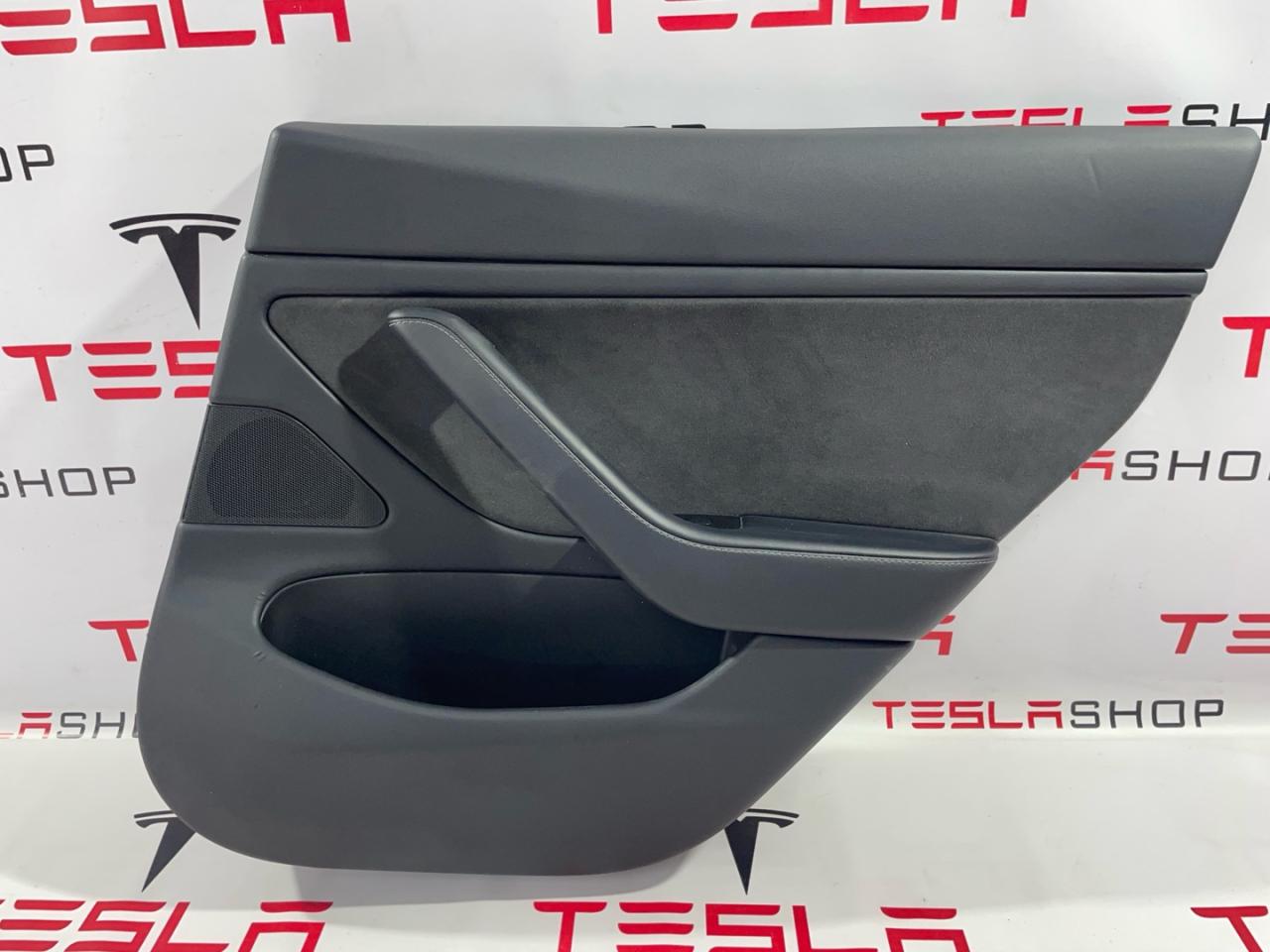 обшивка двери задняя правая Tesla Model 3 1 поколение 2019, 1105096-00-E, 1094959-01-C, 1090415-02-I - фото №1