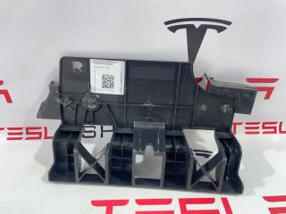 Кронштейн крепления обшивки багажника Tesla Model 3 1 поколение 2019, 1470963-00-B, 1479703-00-A