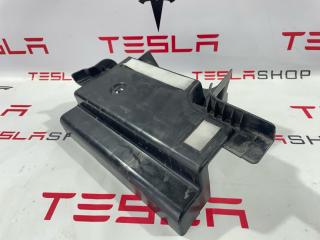 Кронштейн крепления обшивки багажника Tesla Model 3 1 поколение 2019, 1470967-00-B, 1479703-00-A