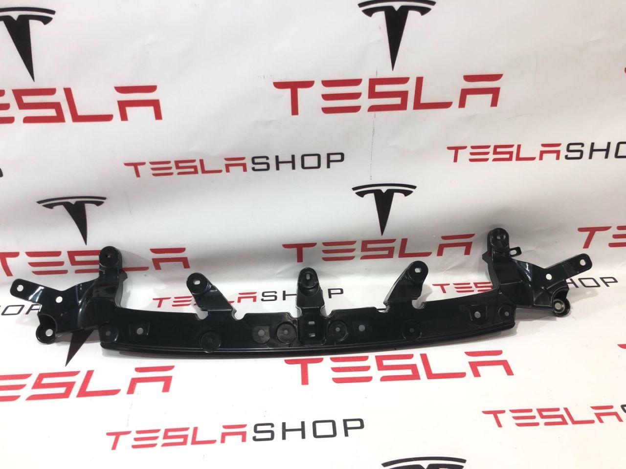 Кронштейн верхний передний (гриля) Tesla Model X 1 поколение 2019, 1047020-00-F - фото №1