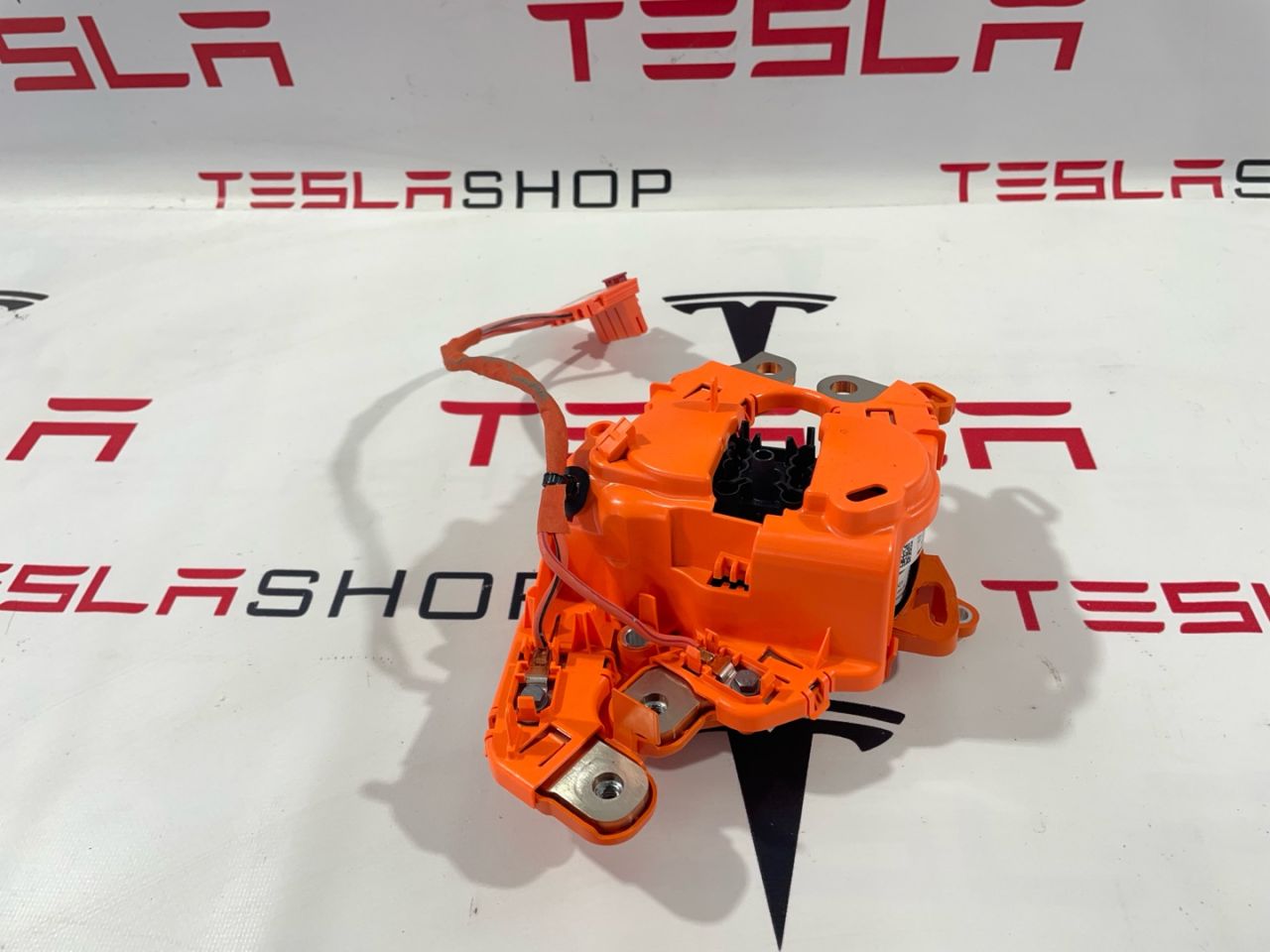 контактор высоковольтной батареи Tesla Model 3 1 поколение 2019, 1092739-00-E, 1095145-00-G - фото №1