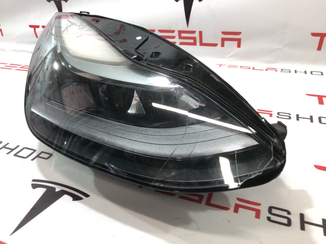фара правая Tesla Model Y 1 поколение 2020, 1077372-00-K, 1514953-00-E - фото №1